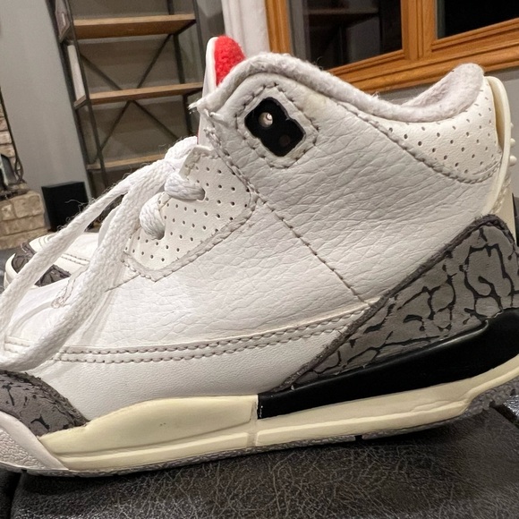 Boys White, Red, Black, Gray Air Jordan Retro High Top Size 10C - Picture 4 of 10